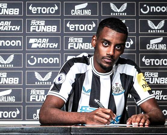 Shocking news: Alexander Isak accepted $89.5 million contract to leave Newcastle including…see… more 👇