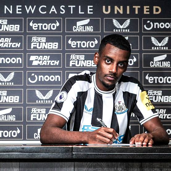 Shocking news: Alexander Isak accepted $89.5 million contract to leave Newcastle including…see… more 👇