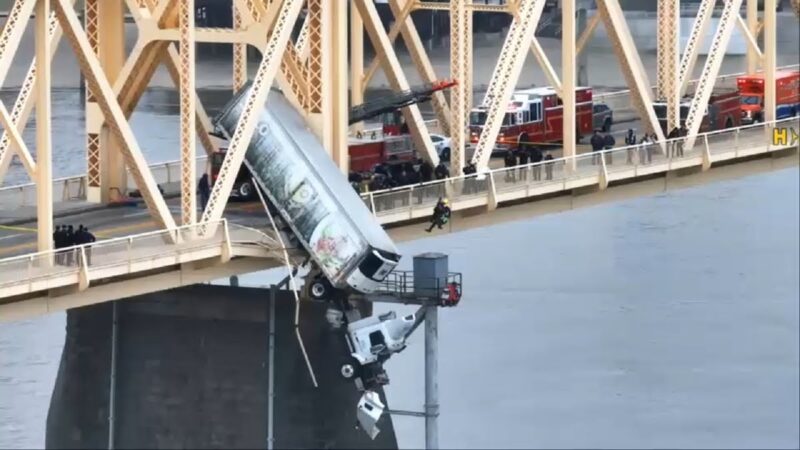 Dramatic Rescue: Driver Pulled from Truck Dangling on Louisville broken Bridge