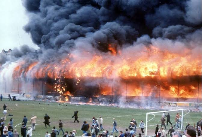 Penyokong Terengganu Bakar Stadium Beberapa Minit Lalu, Keadaan Menjadi Kecoh.