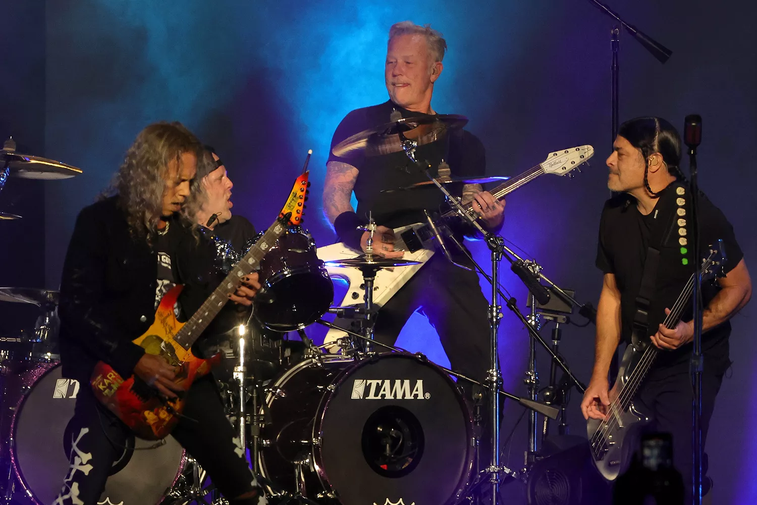 Sad news: Metallica Pays Tribute to Fan Who Died at Their…..