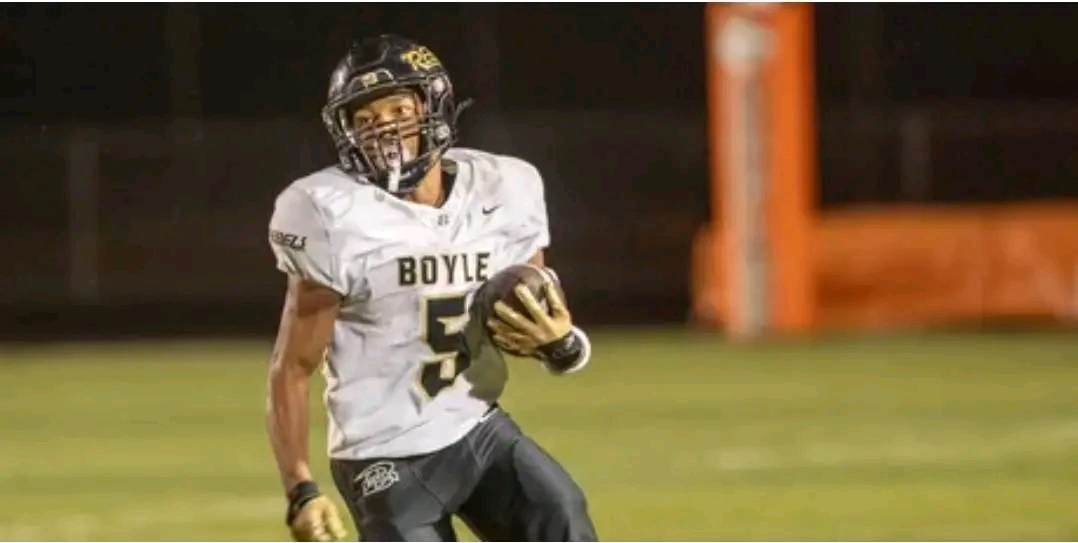 Breaking news :Kentucky football lands commitment from Boyle County star, one of state’s top playmakers.