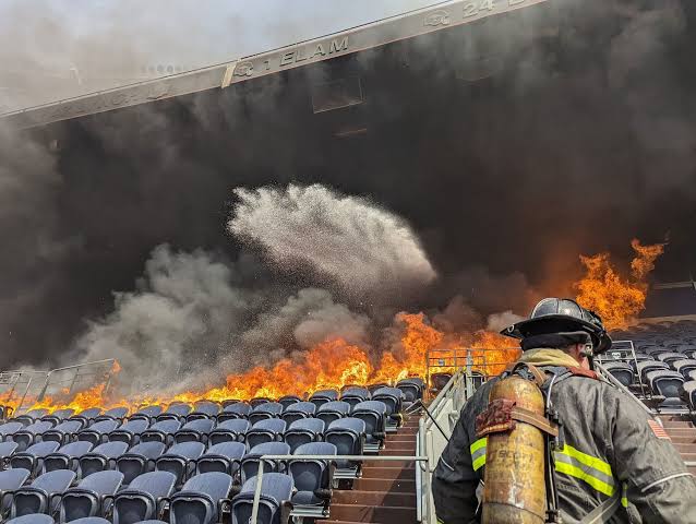 Heartbreaking: devastating fire burns down the geelong cat largest stadium just now….. more details