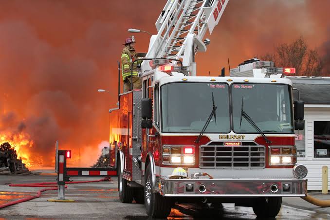 Breaking News: Devastating Fire Engulfs Local Business in Downtown Goldsboro!!! A Tragic Moment for Scanners of Wayne county…see more…