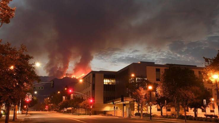 Breaking news:  devastating fire burns down the largest city in salad bar at the castaneda just now many life’s destroyed due to… more details ⬇️