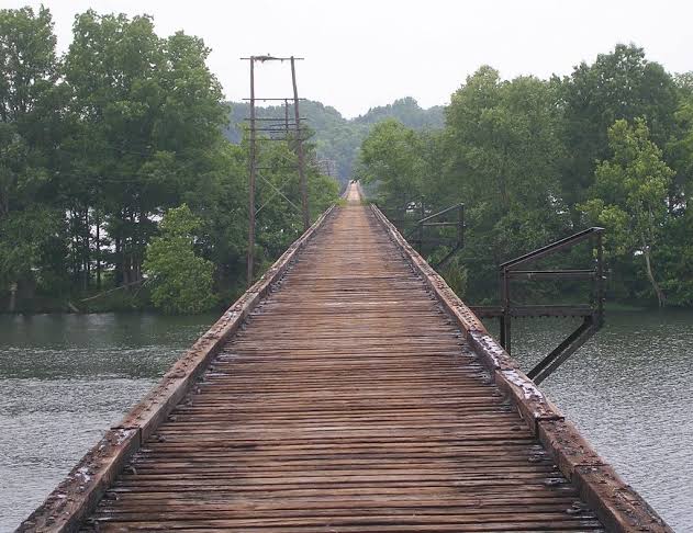 Breaking news: Lake Gaston community bridge break down 1 minutes ago meaning lives destroyed…. more details 👇👇