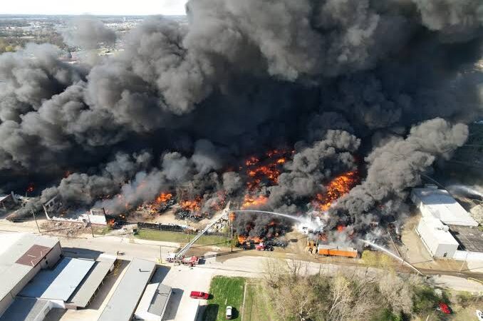 Breaking news :Devastating Fire Destroys Building at 408 South 15th Street, Richmond, Indiana.