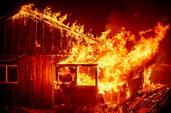 Breaking news: A devastating fire has just destroyed a Toronto, Canada apartment.