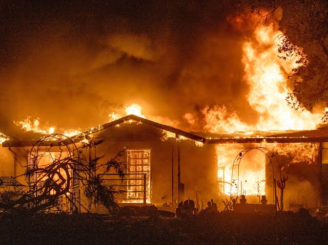 Sad News: fire burn down a large city in Wayne county claim 65 lives….. see more 