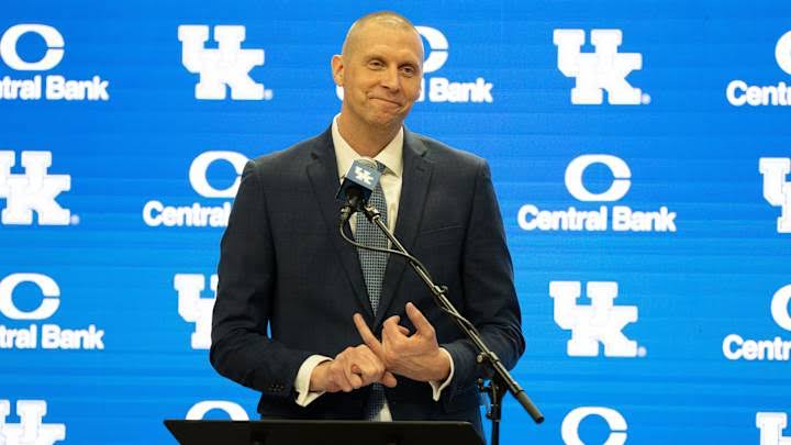 Breaking news :Kentucky Basketball Ranked Low in Preseason KenPom Rankings: Coach Mark Pope Responds.