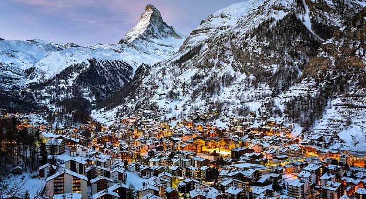 Breaking news: fire destroyed Matterhorn / Zermatt’s largest city this morning…..