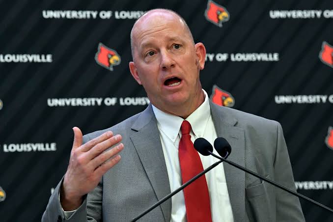 NOW OFFICIAL: Louisville Coach Announces Devastating Update After Crushing Defeat to Notre DAME.