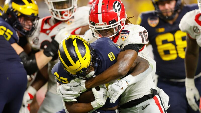 Breaking News: Georgia Bulldogs Land Elite 4-Star Cornerback Shamari Earls in Top-10 2024 Recruiting Class 4-star CB flips from Georgia to Michigan.