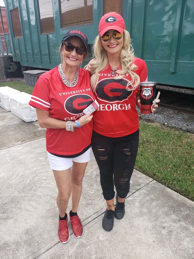 Georgia bulldogs girls drank to stupor after a stunned celebration… read more…