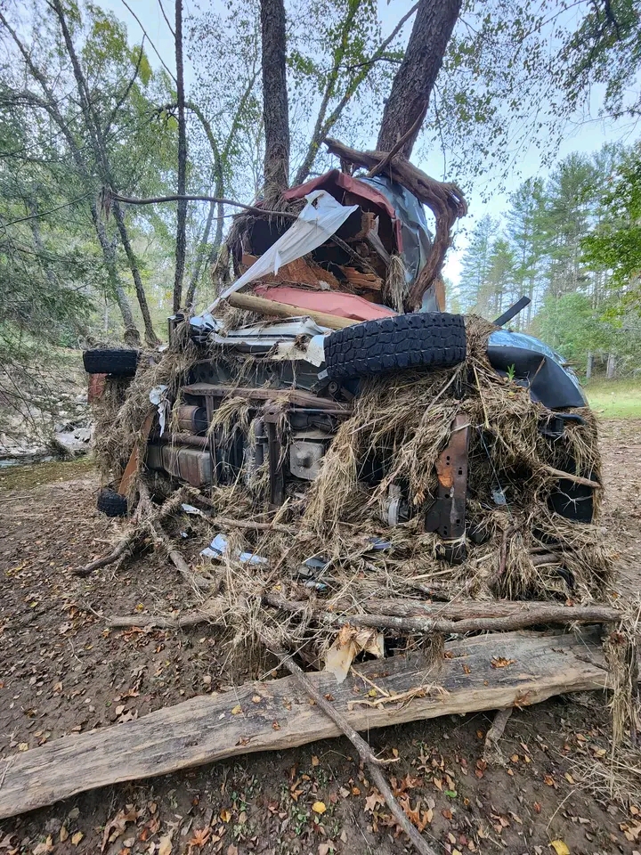 Devastating news:we’re looking for someone who might want these cars and can retrieve them from our property. We’re hoping to find a win-win where…….. more details 👇