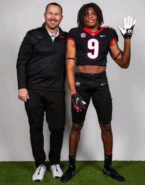 Good news :Georgia Bulldogs Score Big: Land 5-Star WR Commitment for 2025 Class on Latest Podcast.