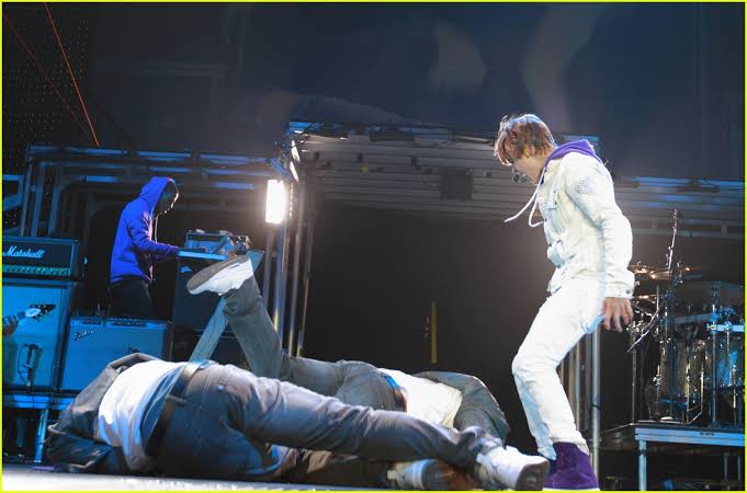 Heartbreaking: A legendary Canadian singer Justin Bieber fall down on the stage and confirmed just now……… more details 👇