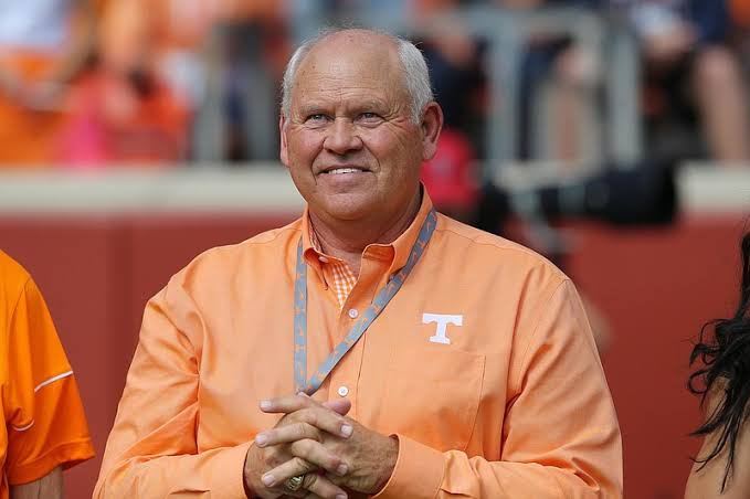 Breaking news: Tennessee vols finally resigned Phillip Fulmer as the new coach just a minute ago due to…… more details ⬇️