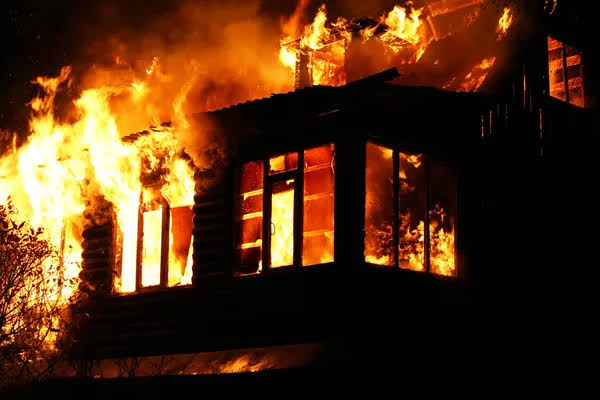 Breaking news: devastating fire burns down the largest city in Spruce pine NC just now many life’s destroyed due to…. more details ⬇️