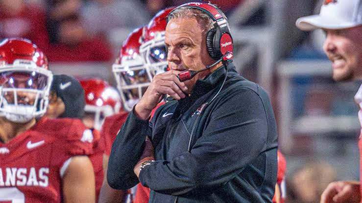 Arkansas Razorback football issue a quick notice of exit to her coach Bye Week… read more…