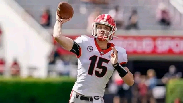 FootballBreaking News: 3 Highly Experienced QBs Named as Potential Replacement for Carson Beck: Georgia on the Lookout…see more