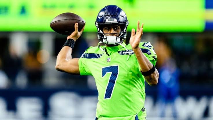 Good News: Seattle Quarterback Geno Smith Expects to Play Against Vikings Despite Knee issues.