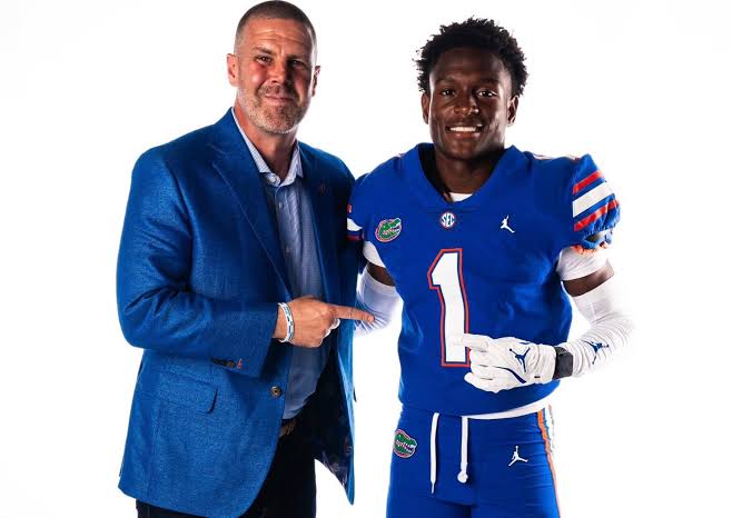 BRAKING: 5-Star WR Shocks the Nation, Commits to Georgia bulldogs Over Gators , Texas and Tennessee..