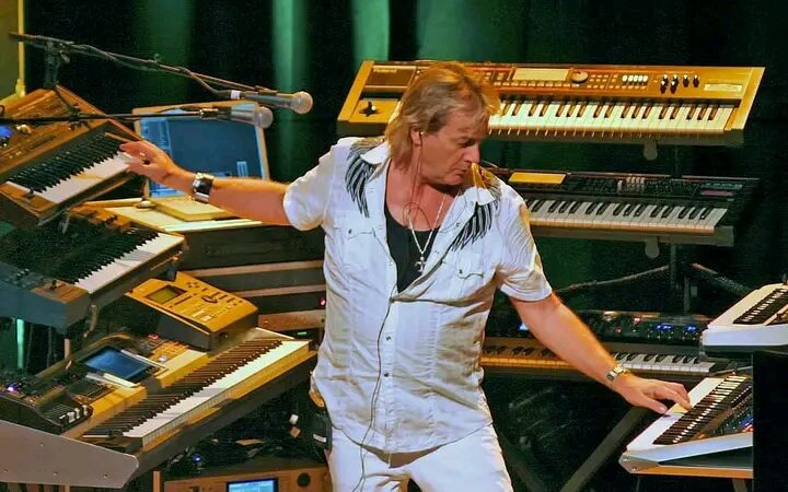 Breaking News: Legendary Keyboardists Thijs Van Leer, Mike Pinder and Eddy Jobson Confirmed Dead in Tragic Plane Crash.