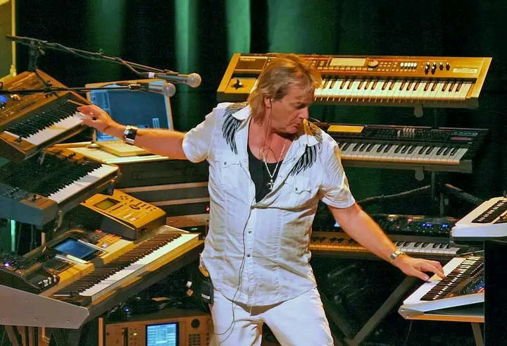 Breaking News: Legendary Keyboardists Thijs Van Leer, Mike Pinder and Eddy Jobson Confirmed Dead in Tragic Plane Crash.