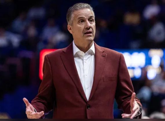 Dark Clouds Loom Over John Calipari’s March Madness Dreams as Arkansas Faces Huge Blow About 18YO Freshman