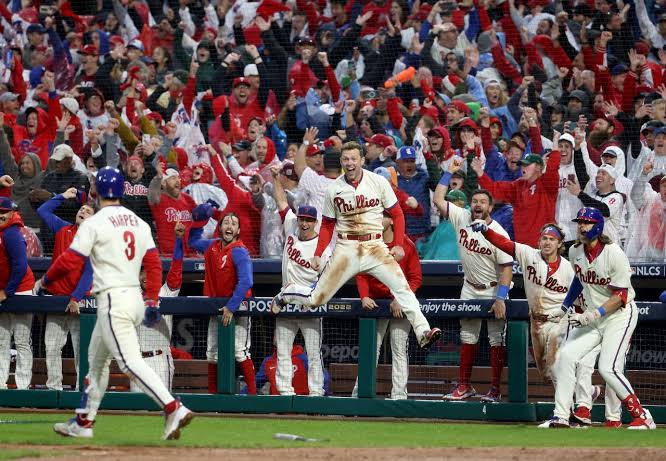 PHILADELPHIA PHILLIES SWEEP NLCS, ADVANCE TO WORLD SERIES FOR FIRST TIME SINCE 2009!