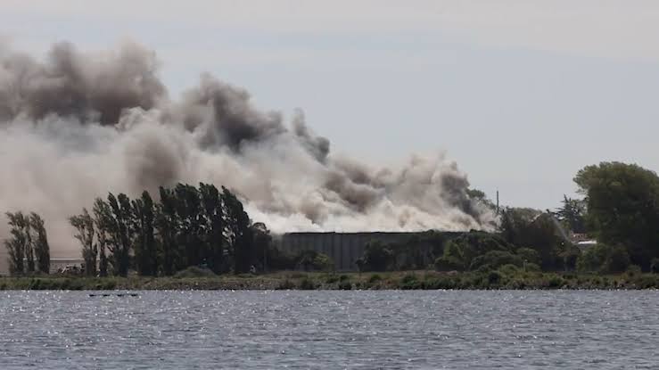 Heartbreaking news: devastating fire burns down the largest city in Bromley North  just now many life’s destroyed due to……. more details ⬇️