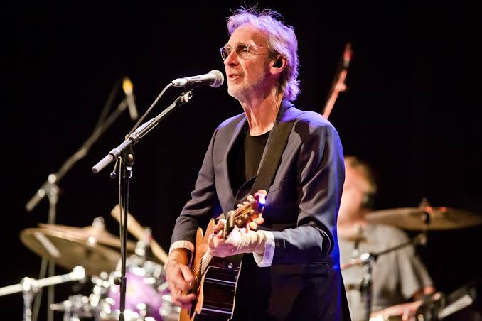 Devastating departure:two legendary of the English progressive rock band Genesis, Steve Hackett and Mike Rutherford  just comfired a minute ago due to……….. more details 