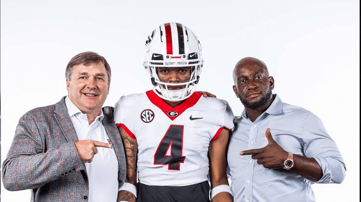 Great News: Georgia bulldogs Coach Kirby Smart and official celebrates with newly committed WR bulldogs…. read more 