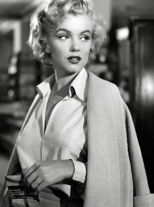 The Netflix biopic ‘Blonde’ has ignited significant controversy due to its portrayal of the iconic Marilyn Monroe,