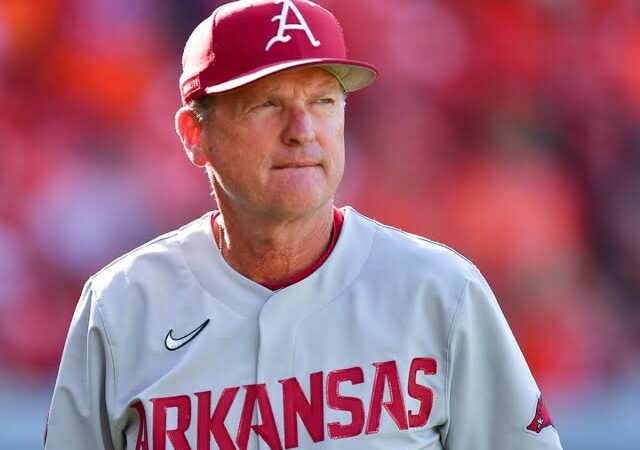 BREAKING NEWS: former Razorbacks nation head coach Lou Holtz send a message to the basketball university Arkansas head coach Dave Van Horn making him frustrated and….. Full details 