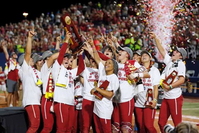 In  groundbreaking moment for women’s sports, the Oklahoma Sooners Softball team has secured an unprecedented partnership with PlayStation, making history as the first-ever team to be featured on the cover of the highly anticipated 2026 Softball video game. This partnership, marking a new era in the recognition and commercialization of women’s athletics, is set to have a profound impact on the future