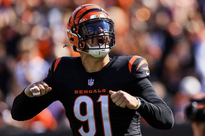 In a surprising turn of events, the Green Bay Packers have successfully signed a high-profile player from the Cincinnati Bengals, beating out their NFC North