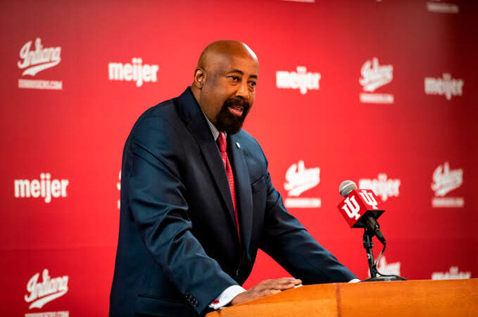 In a powerful statement to his players, Mike Woodson, head coach of the Indiana Hoosiers basketball team, delivered a clear and motivating message