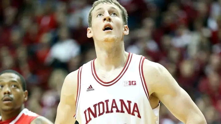 Indiana Hoosiers men’s basketball head coach Darian DeVries has announced that former Hoosier standout and 2011 Indiana Mr. Basketball, Cody Zeller, will return to his alma mater as an assistant coach. The move brings Zeller back to Bloomington, where he was once a pivotal player for the Hoosiers, before embarking on a successful NBA career…