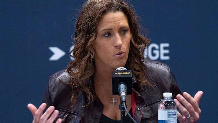 Touch down few minutes ago:The head coach of Dallas maverick basketball women team, plans on sending 2player on a loan for more experience………….