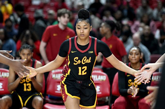 USC TROJANS – In a stunning reversal that has thrilled fans and coaches alike, juju Watkins –  a Sophomore Guardon the women’s basketballteam, one of the brightest star in NCCA, has withdraw her name from NCCA transfer portal and announce his decision to remain with the usc Trojans