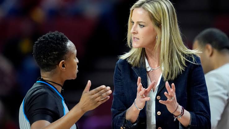 Just now: Oklahoma sooner women’s basketball head coach Jennie Baranczyk has reached the groundbreaking agreement with WNBA………