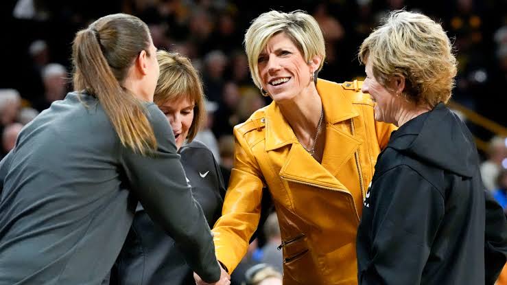 Iowa hawkeyes Head Coach  Jan Jensen donates entire $5.5 million bonus—excluding her salary and sponsorship earnings—to charities and homeless relief. Her act of generosity in a world often lacking compassion is truly remarkable…