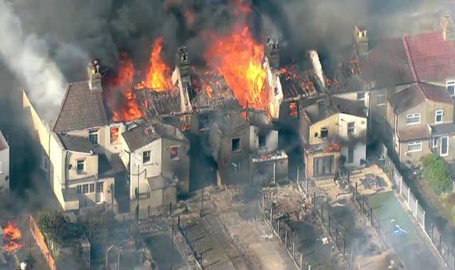 Sad news: Deversting wide fire born down the largest city in Bromley North few minutes ago many lives destroyed due to……………… more details ⬇️