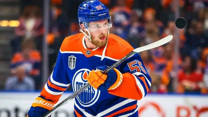 BREAKING NEWS: St. Louis Blues Left wing Dylan Holloway is the odd man out for the St. Louis Blues now with Edmonton Oilers also sent a Shocking message to St. Louis Blues Head Coach Jim Montgomery and the Entire St. Louis Blues Team Concerning his…….see more 