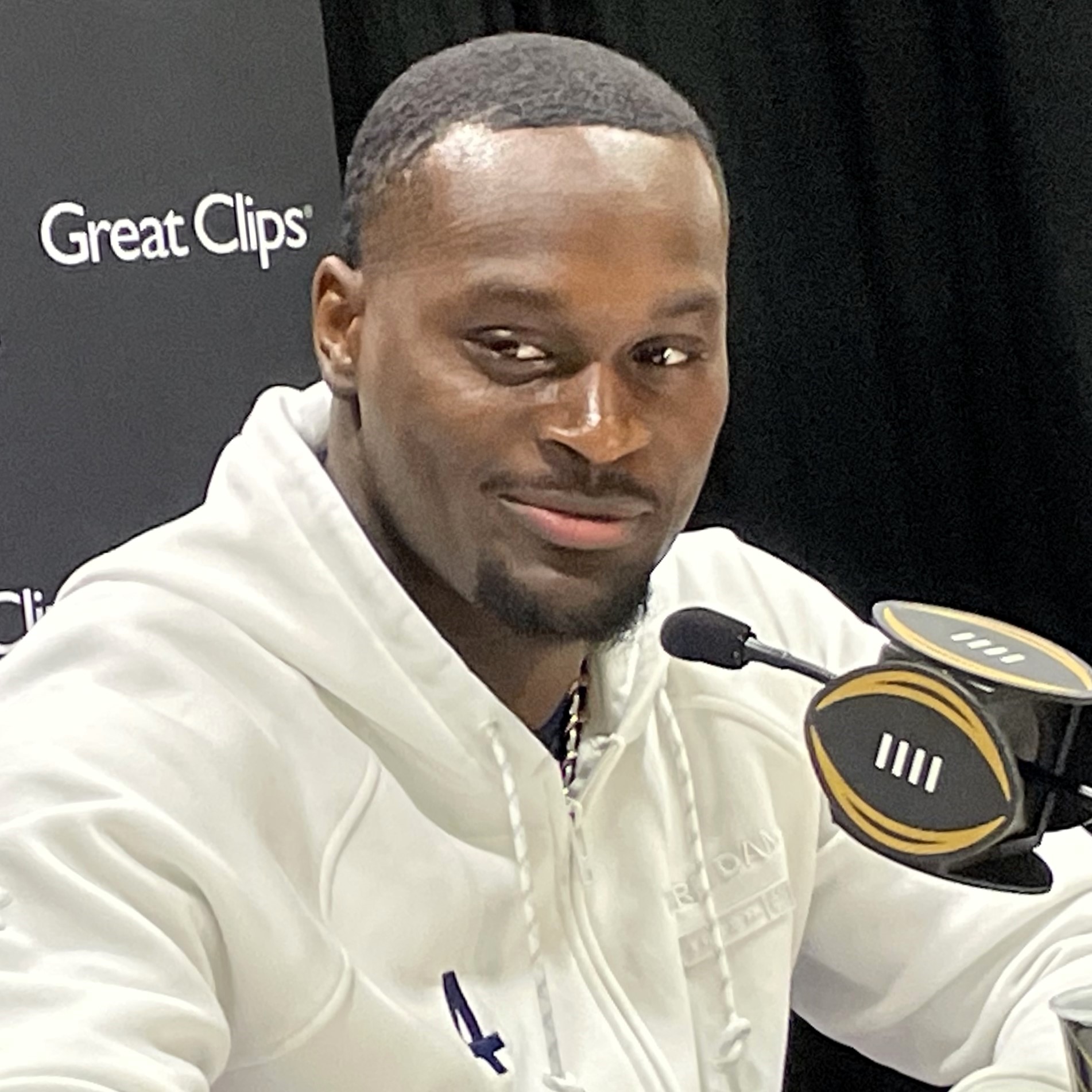 In a significant move for the Notre Dame Fighting Irish, Running Back Jeremiyah Love has officially agreed to a three-year, $113 million maximum contract extension…