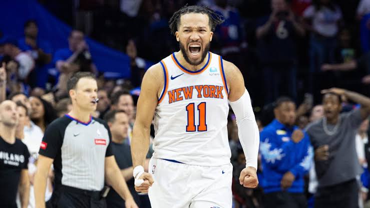 SHOCKWAVE THROUGH THE NBA — ESPN has declared Jalen Brunson the undisputed greatest player to ever wear a Knicks jersey. In a historic bombshell that has stunned fans and shaken Madison Square Garden to its core, Brunson’s collection of accolades — including the prestigious NBA Clutch Player of the Year — cements his legacy as the franchise’s ultimate icon. Legends are no longer looking down from the rafters… they’re looking up at Brunson.